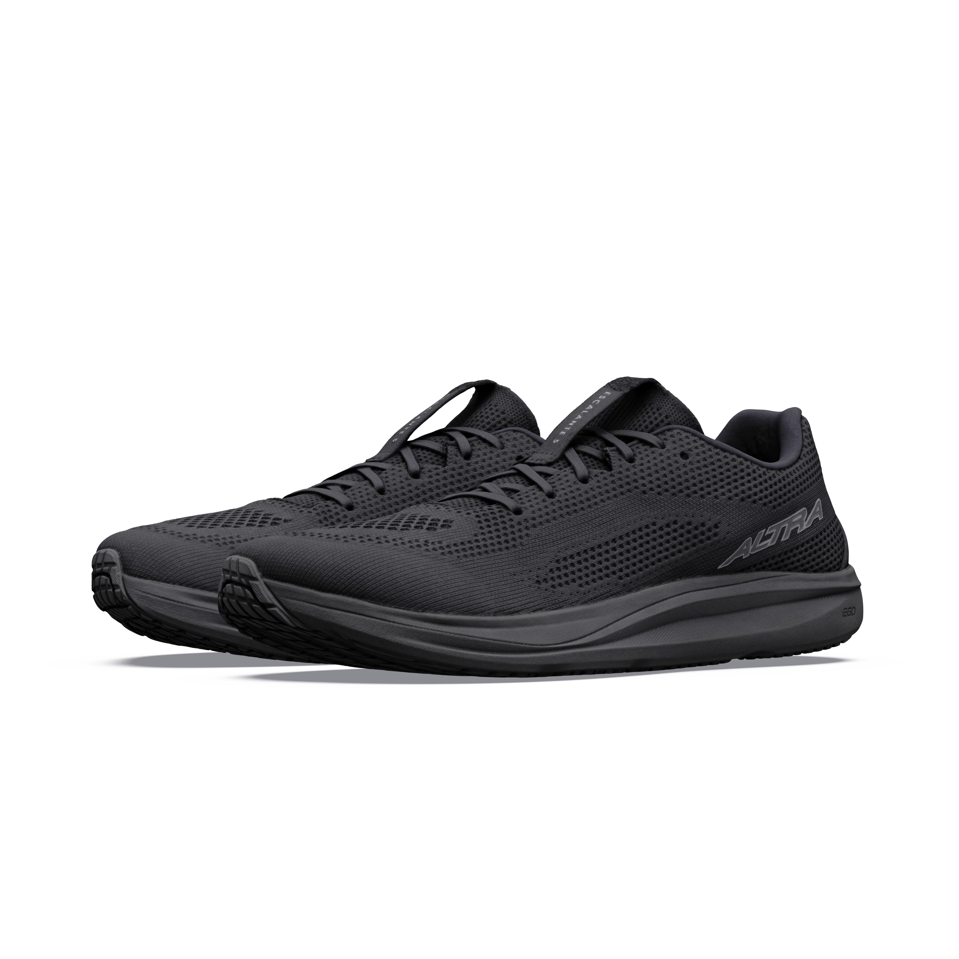 Altra M Escalante 5 Black/Black/Black — parell sabatilles vista 45 graus