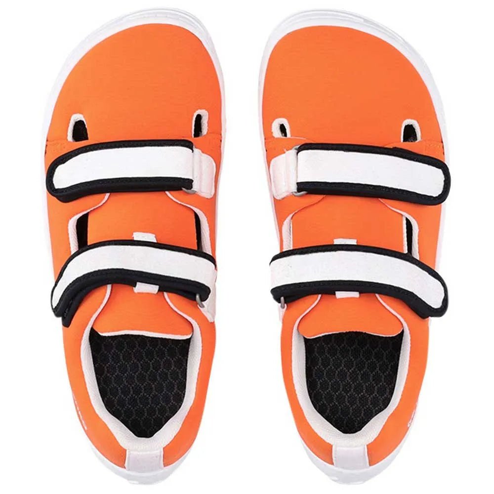 Be Lenka Seasiders taronja i blanc, sandàlia barefoot infantil amb doble velcro i sola KidsUltraGrip flexible.