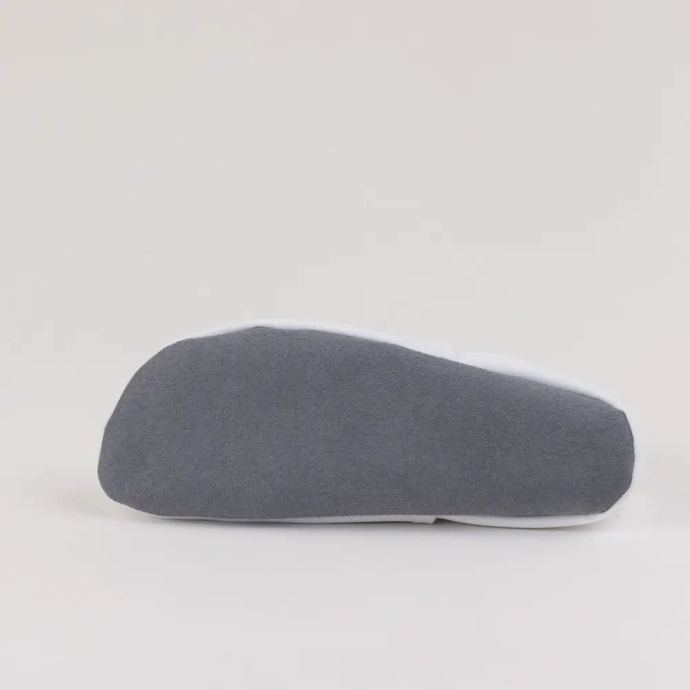 Snugi Slippers Adult, sabatilles barefoot d'interior amb puntera ampla i sola Toughtek flexible.