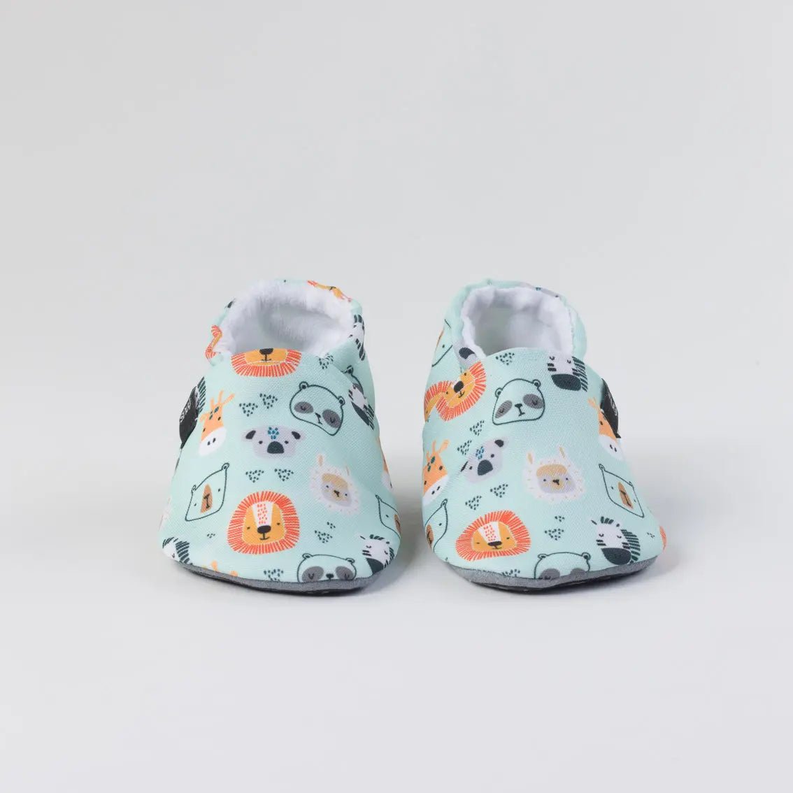 Snugi Slippers Infant, sabatilles barefoot infantils amb puntera ampla, sola flexible antilliscant i materials OEKO-TEX®.