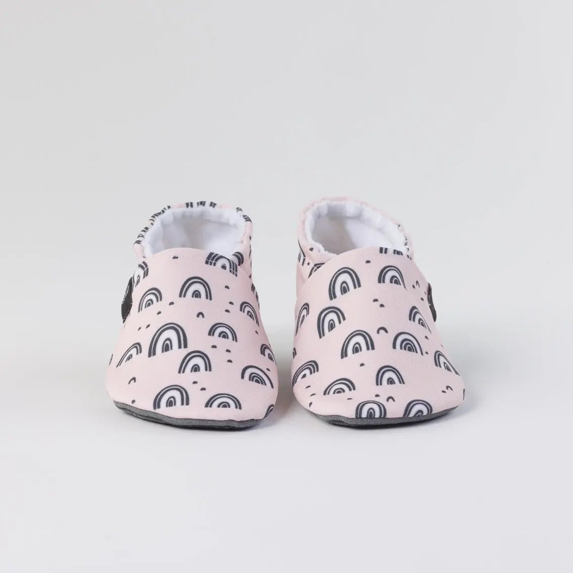 Snugi Slippers Infant, sabatilles barefoot infantils amb puntera ampla, sola flexible antilliscant i materials OEKO-TEX®.