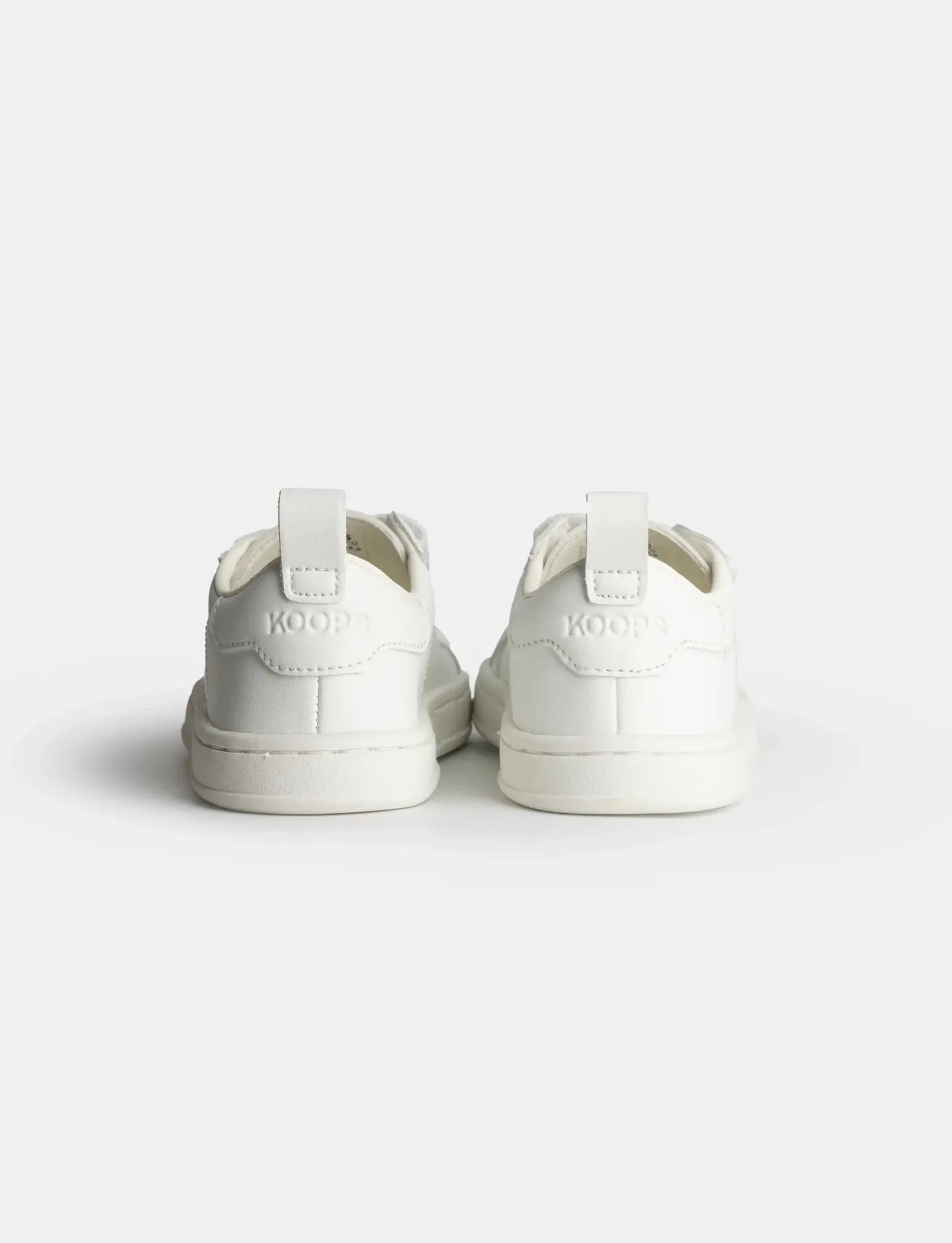 Koops Auro Blanco, sabata respectuosa infantil blanca amb doble velcro i sola flexible zero drop.