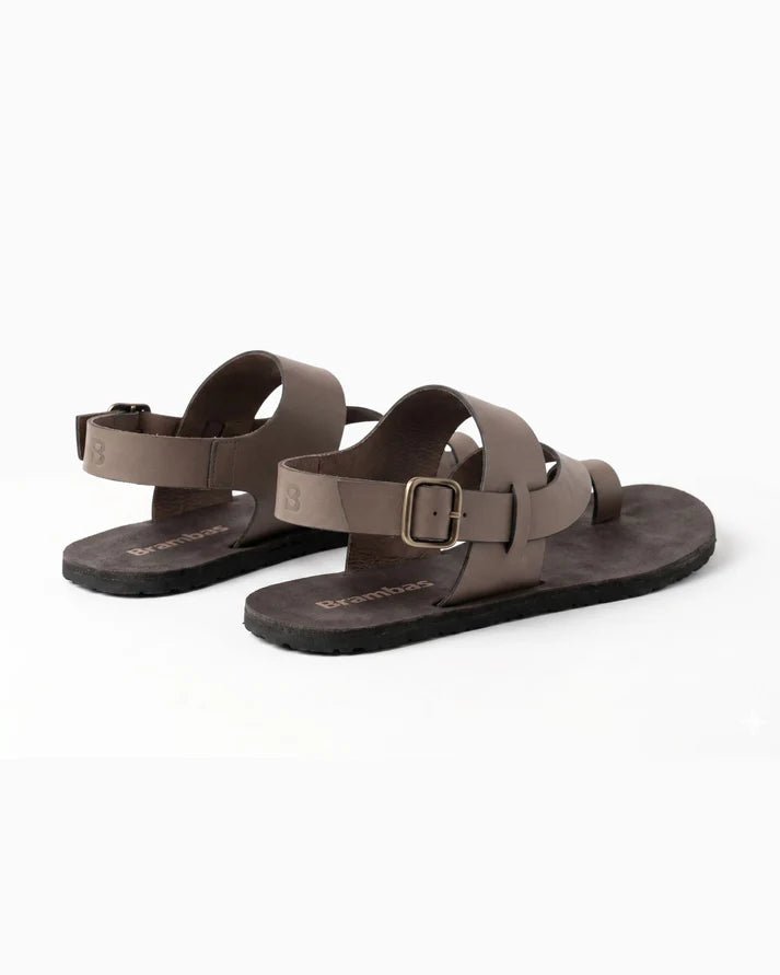 Brambas Goa Chocolate, sandàlia barefoot marró amb corretges ajustables i sola flexible minimalista.