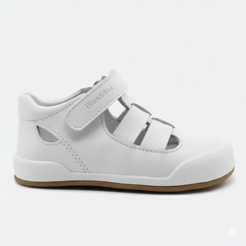 Blanditos Oceano blanca, sabata respectuosa infantil de pell amb velcro i puntera protegida.