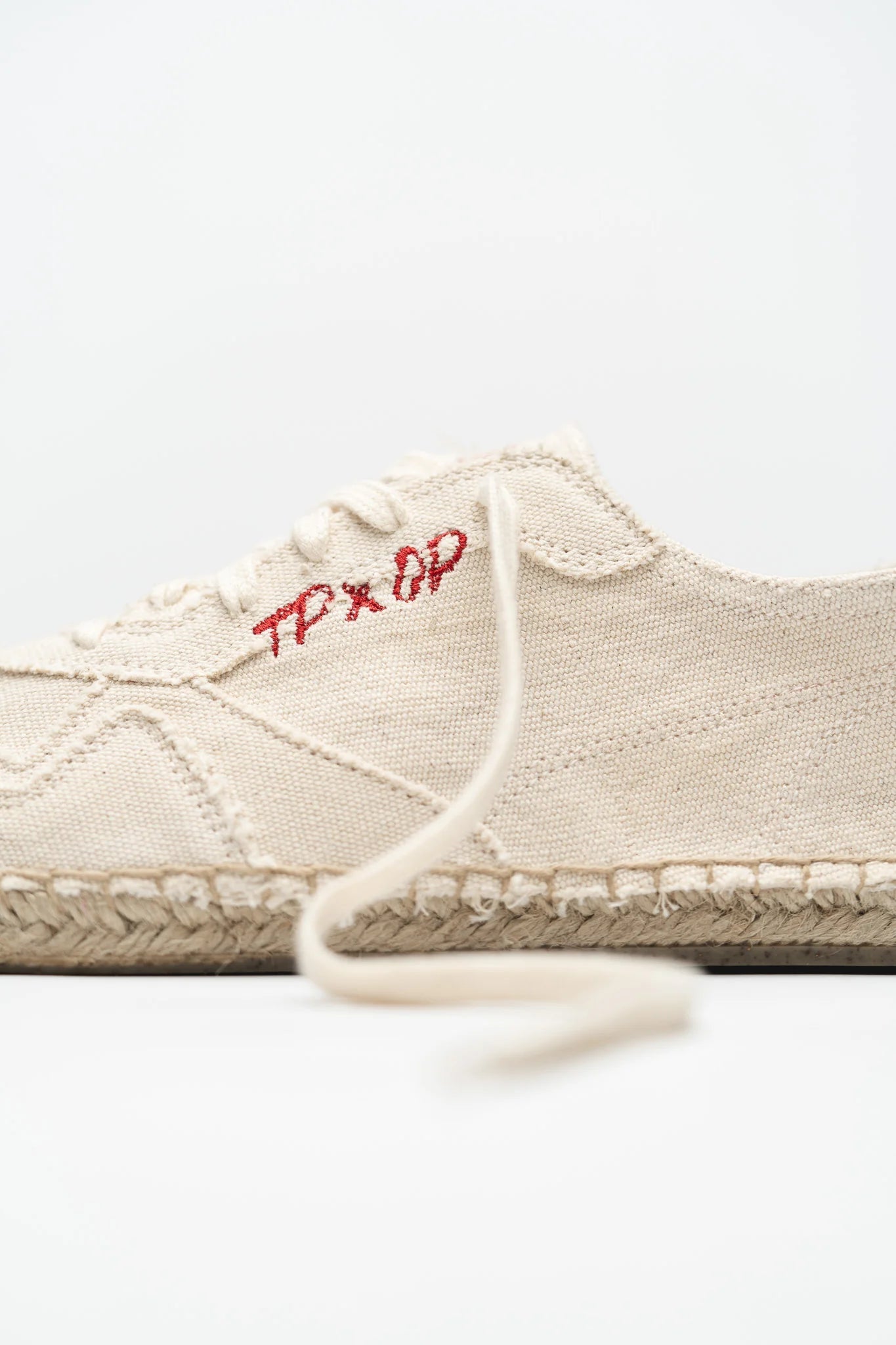 Toni Pons x Ohne Project 080 Raw, espardenya barefoot de teixit natural color cru amb sola flexible, puntera ampla i estil mediterrani minimalista.